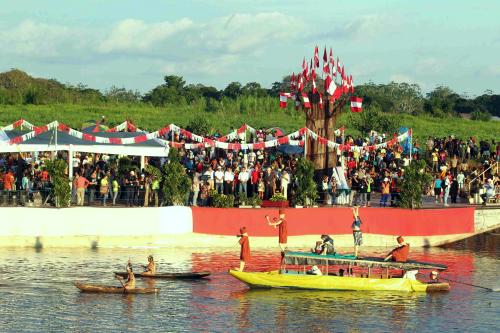 Feierlichkeiten bei der Anerkennung des Amazonas als Weltwunder der Natur