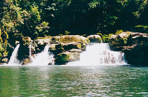 Wasserfall des Mucñiz im Nationalpark Yanachaga-Chemillen